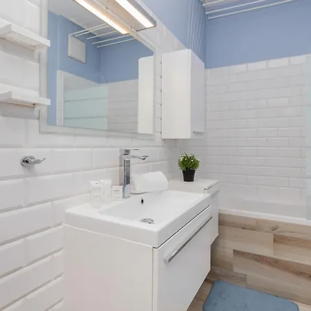 Pastel Lawendowe Wzgorze With Balcony And Parking By Renters דירה
